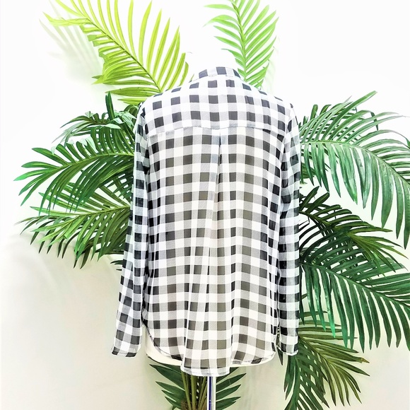 Two Patterned Medium Blouses - Picture 3 of 7